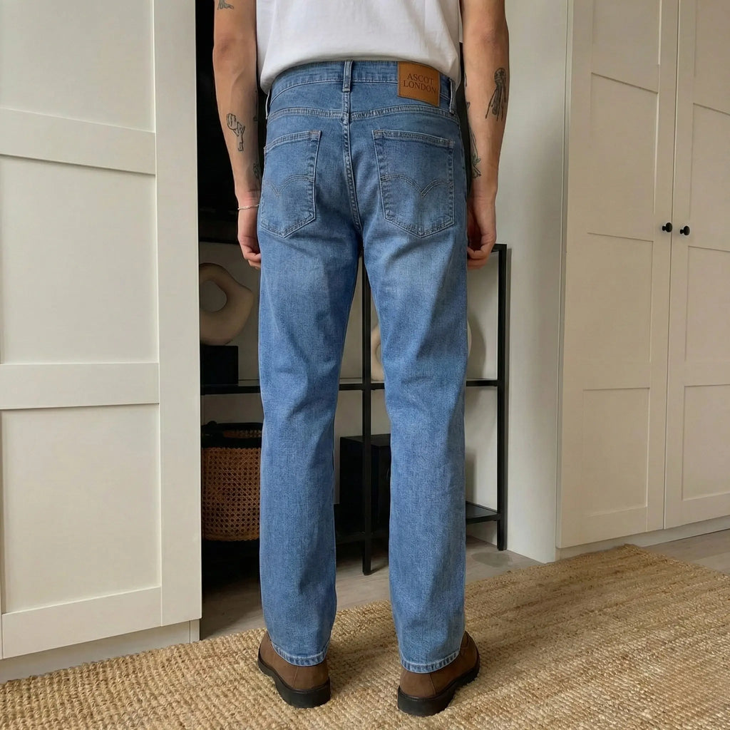 True Straight Jeans